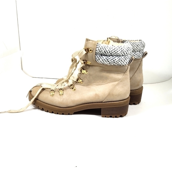 Maurices Chelsea boots cream lace up Size: 9.5 - Picture 2 of 4